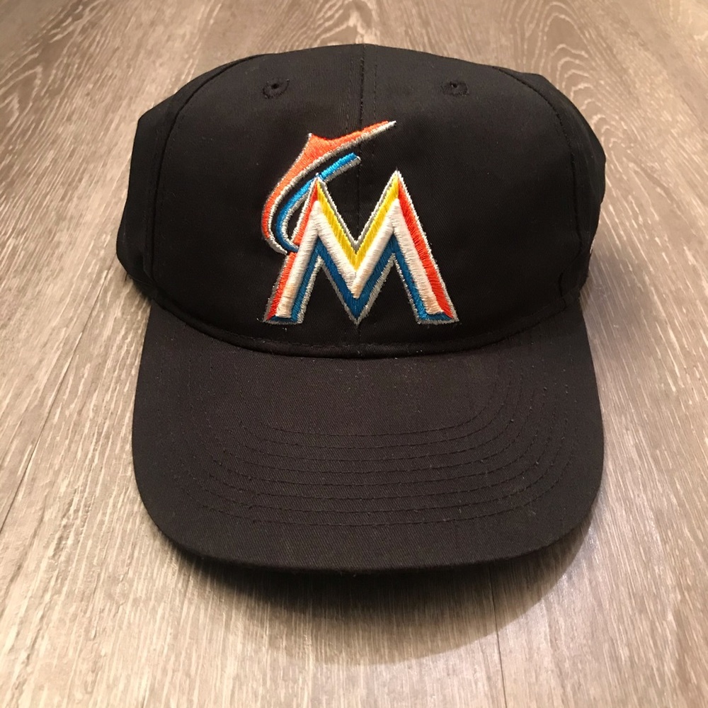 Miami Marlins OC Sports Adjustable Hat Adult OSFA‎